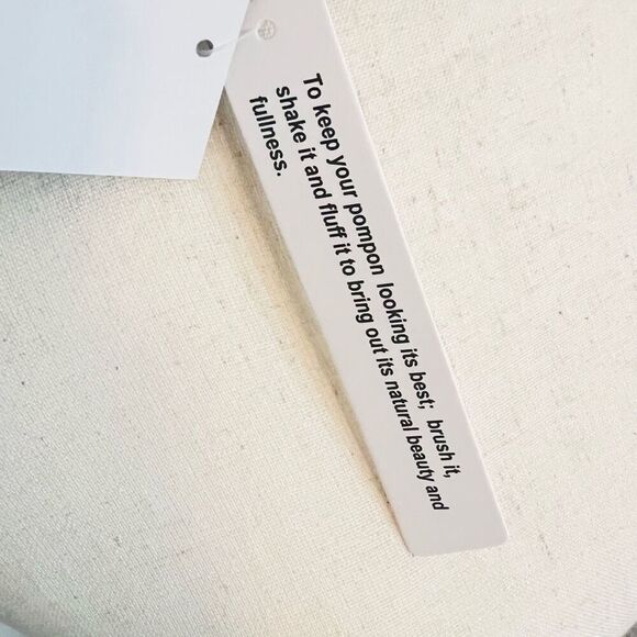 KYI KYI Faux Fur Pompom Classic‎ Wool Beanie Hat, Natural/Cream, One Size, NWT - Picture 9 of 13